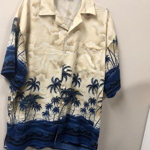 Oscar misa Hawaiian button up shirt gently used size XL